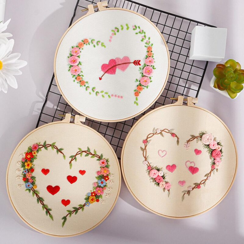 Heart-shaped Pattern Hand-stitched Embroidery Kit