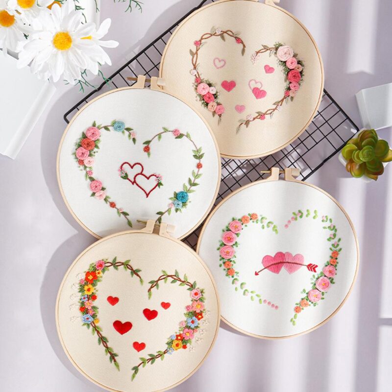 Heart-shaped Pattern Hand-stitched Embroidery Kit